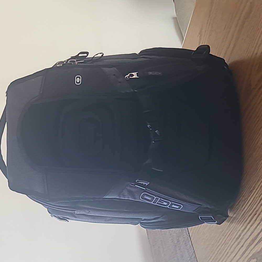 OGIO Black And Gray Surge Rss Backpack - Picture 7 of 8